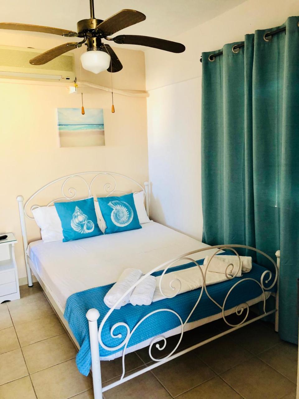 Hotel George Ágios Kírykos Стая снимка