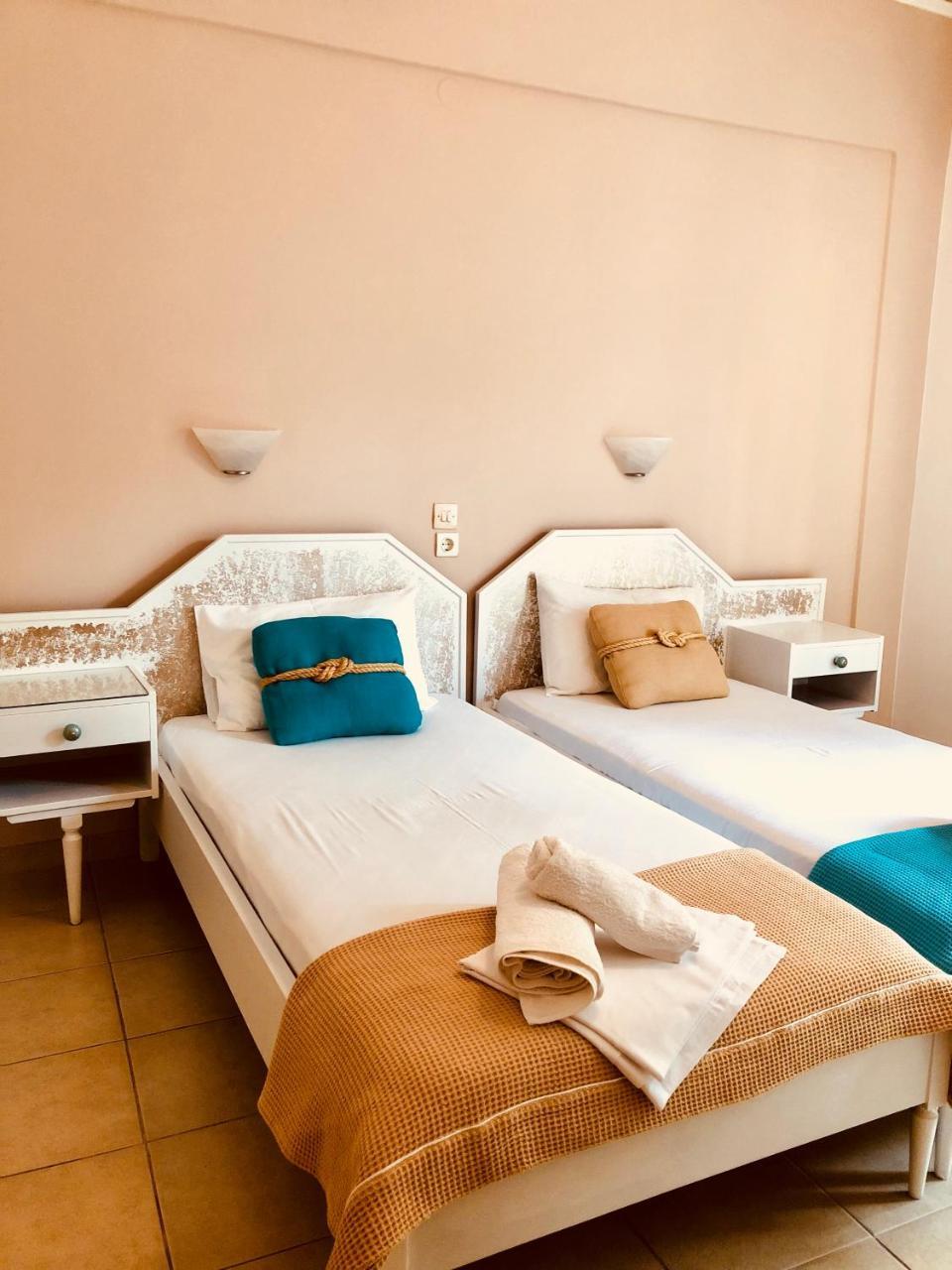 Hotel George Ágios Kírykos Екстериор снимка