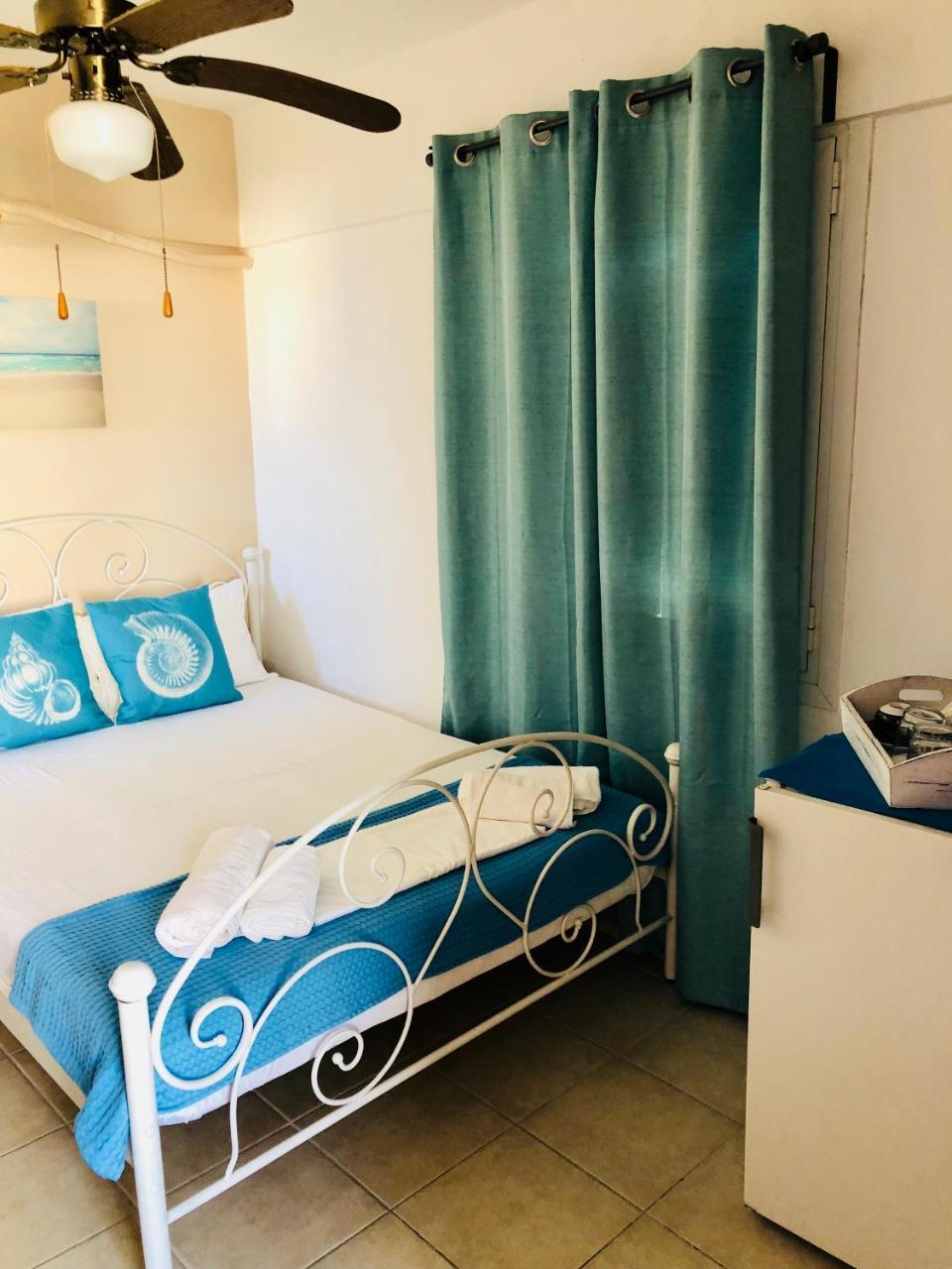 Hotel George Ágios Kírykos Екстериор снимка